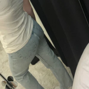 Weekday Jeans - Jätte fina weekday jeans (ROWE) säljer då dom är för tajta men sitter bra i längden (är 170cm) 