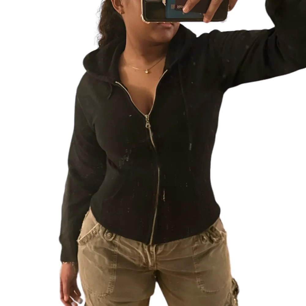 svart basic zip up hoodie köpt på plick men använder inte. Hoodies.