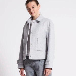 Grå kappa  - Grå kappa från lager 157, aldrig använd utan endast testad. Säljer pågrund av att den var förstora för mig!  Storlek M  🌸🌸