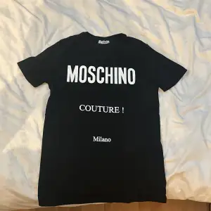 Moschino T-shirt S/M 