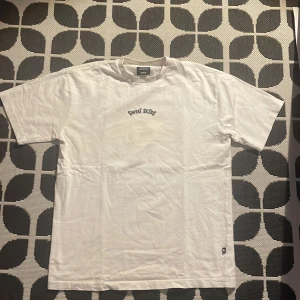 Sweet sktbs T-shirt - Sweet sktbs dragon shirt bra kvalitet inga hål eller fläckar skriv för mer bilder eller frågor 🙏🙏🤑🤑‼️‼️