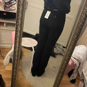 Snygga yoga pants  - Helt nya byxor från bikbok med prislappen Kvar fick de i julklapp men glömde lämna tillbaka dom köptes för 300å