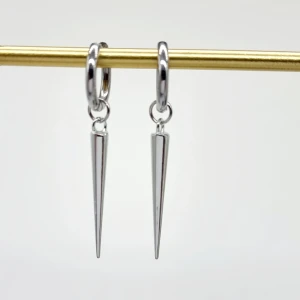 Handgjorda örhängen  - Handgjorda örhängen●Följ :@ekjewelryofficial🤲 ● 💎Material- metal/zinklegeringar ●Örhängeskrokar -rostfritt stål. Nickel fri. Längd -5cm Vattentåliga, ändrar inte färgen! Köp för 1st-50kr eller 90kr/paret