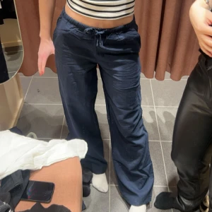 Linnebyxor  - Marinblå lågmidjade linnebyxor, helt nya💞passar xxs-xs