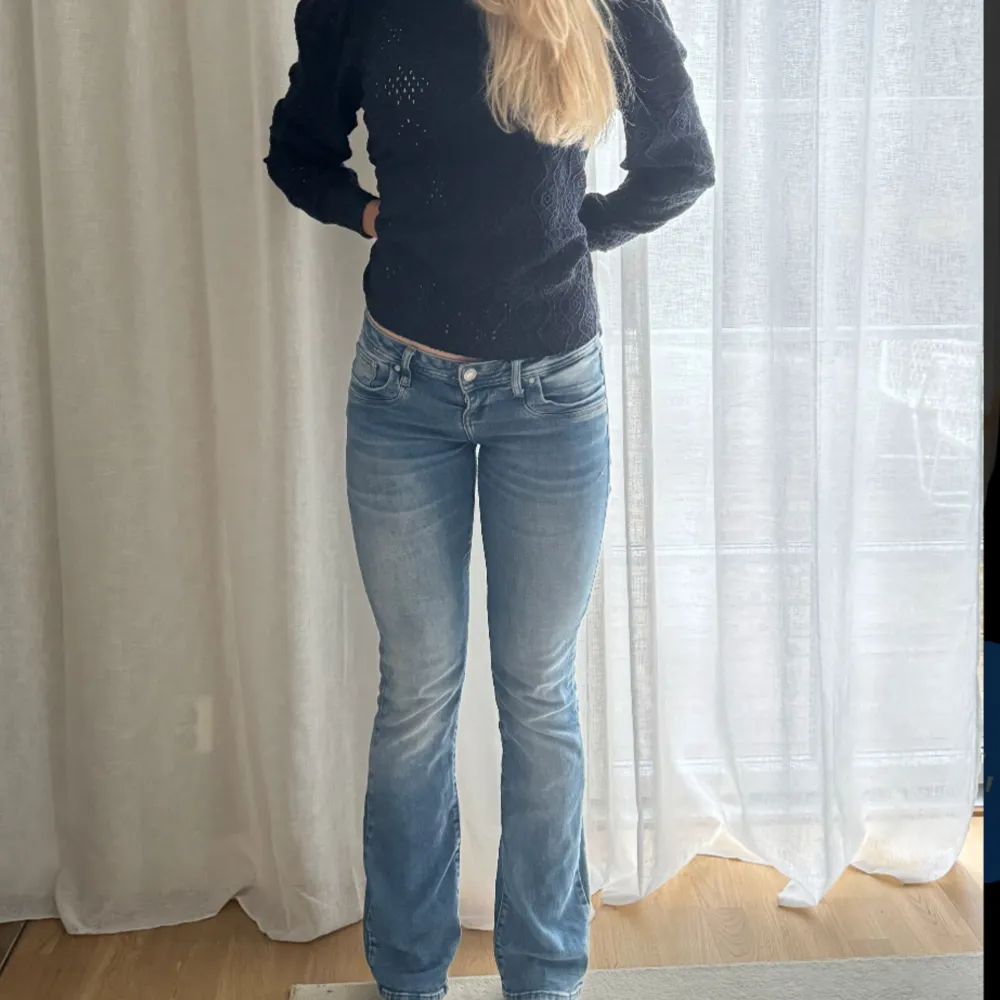 LTB jeans ”Valerie” Low waist, boot cut. Stl 26/32. Ord pris 799kr, mitt pris 399kr. Jeans & Byxor.