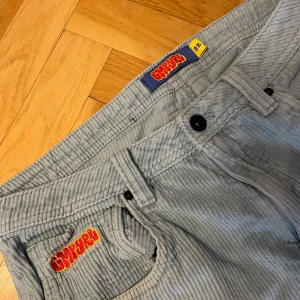 Empyre byxor - Byxorna är i bra skick säljer pga att den är för liten. Hör av er om ni har några frågor!