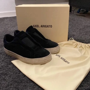 AXEL ARIGATO - Arigato 360 Laceless nypris: 2599kr mitt pris: 1050kr. 8.5/10 i skick väldigt bra kvalité 