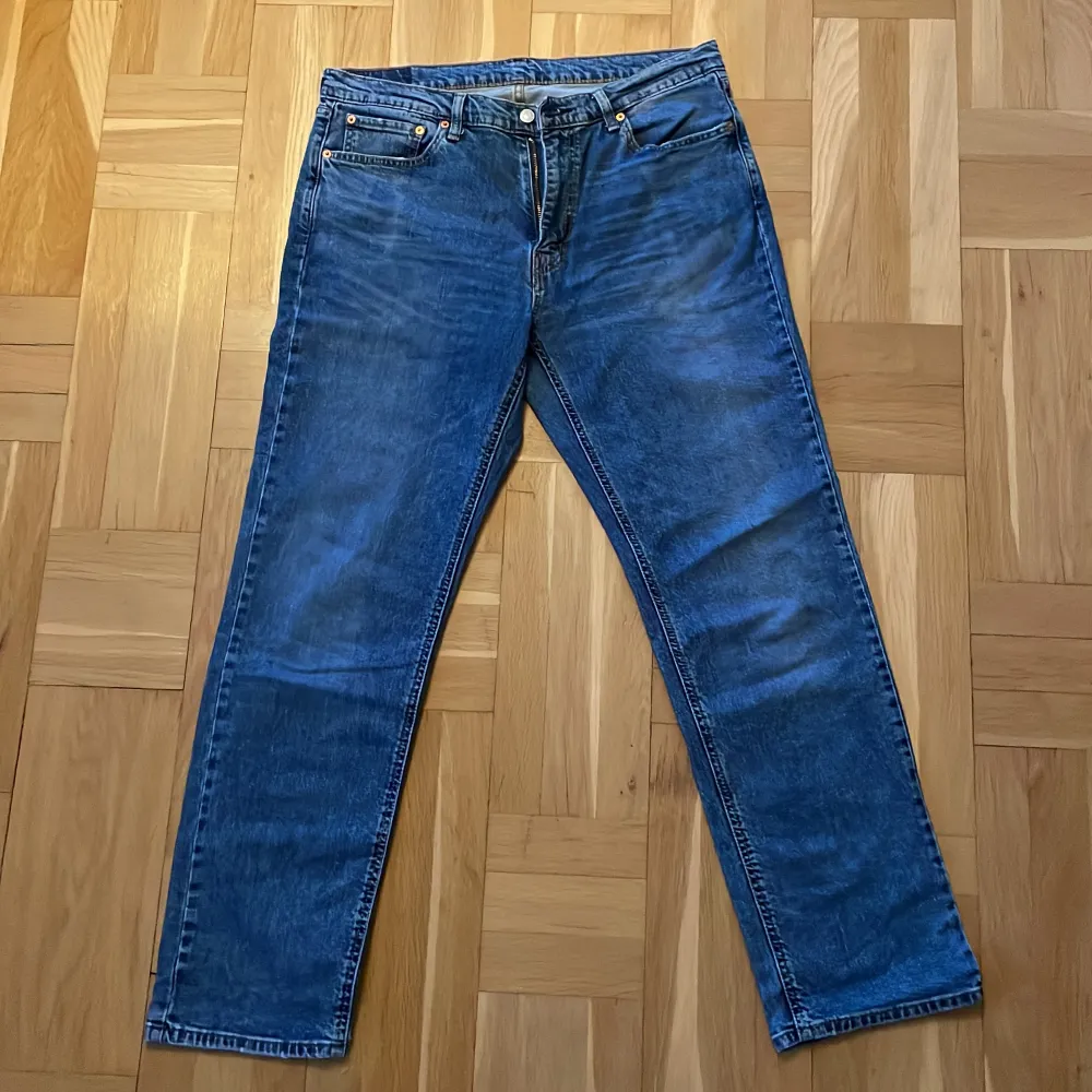 Blåa Levis jeans 541. Sparsamt använd. . Jeans & Byxor.