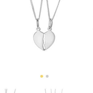 Bästavän halsband - Två hjärthalsband i äkta silver. Aldrig använt- ej öppnat eller provat Köpt för 350kr - säljer för 200kr