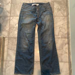Jättesnygga lågmidjade jeans från Nikita denim i äldre modell strl M (säljer då de tyvärr inte passar mig!) 💘