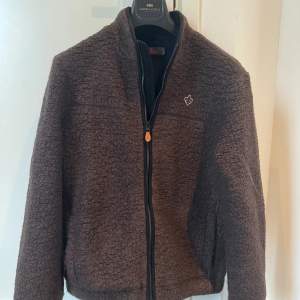 Morris Chadwick Pile Jacket fleece | Skick 9,5/10 | Storlek S | Nypris 2500kr | Frakt via PostNord på kundens bekostnad | Hör av er vid funderingar📧
