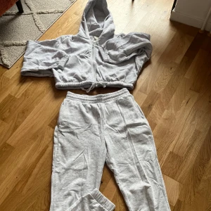 Mjukis set - Mjukis set från H&M Båda delarna är storlek S men passar även M också använd Max 2 gg 