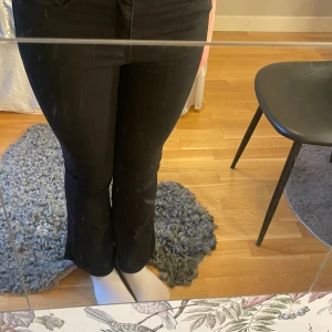 Jeans  - Ett par oanvända svarta jeans 