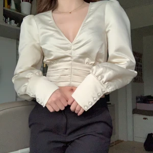 Blus från Nakd - Blus från Nakd x Anna Skura🤍 Aldrig använd då den är för stor.