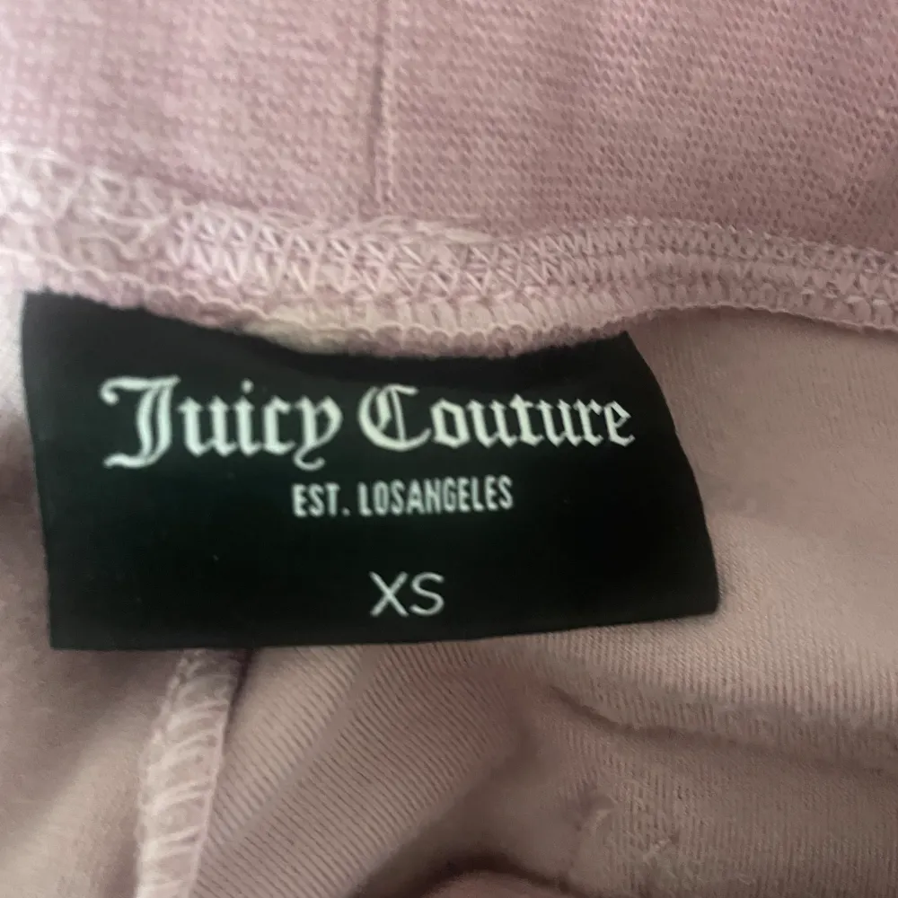 Nu säljer jag mina Juicy Couture byxor för de kommer inte till användning. Bra skicka. Kontakta för mer information och bilder.. Jeans & Byxor.