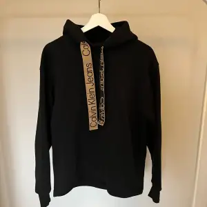 Mysig hoodie från Calvin Klein i väldigt bra skick! 🩷