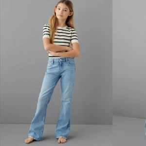 Gina Young jeans  - Säljer på grund av att jag inte använder dem längre använda få gånger och har inga defekter.passar folk som är runt 158-164