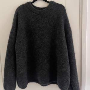 Stickad tröja från HM i Mohair/wool blend. Som ny!  Skriv för mer bilder
