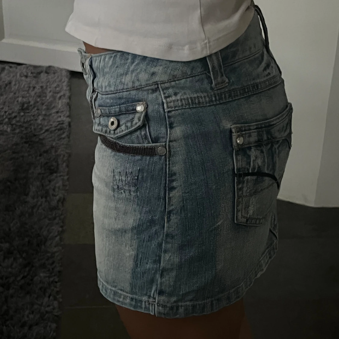 Lågmidjad ljus jeanskjol - 91