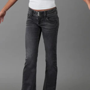 Gina Young jeans  - Fina Gina Young bootcut jeans, med två knappar fram. Ny pris 350. Kom privat för fler frågor💗