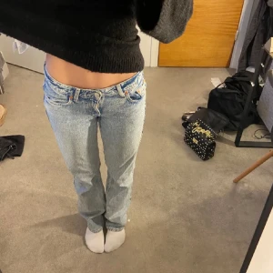 Weekday arrow low - Supersnygga lågmidjade jeans ifrån weekday i modellen arrow! Nypris: 590 kr💗