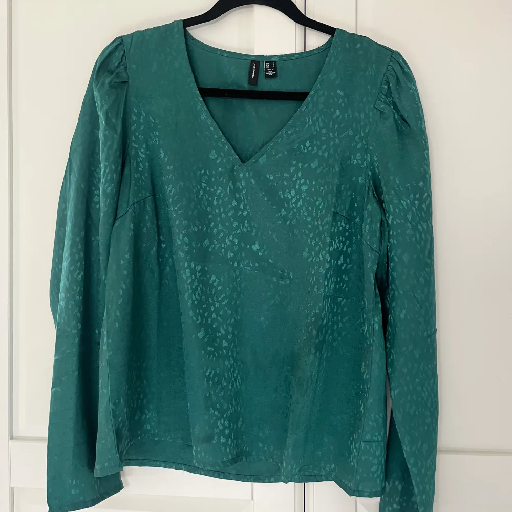 Grön blus från Vero Moda💚. Blusar.