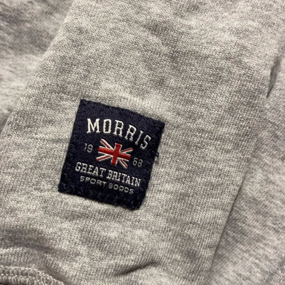 Säljer nu denna feta Morris hoodie som är slutsåld på care of Carl för 1499! Skicket på hoodien är runt 7,5/10 därav det billiga priset. Hoodies.