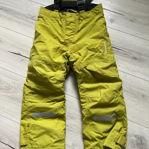 Överdragsbyxor Didrikson - Nästan som helt nya. Storlek 110. 