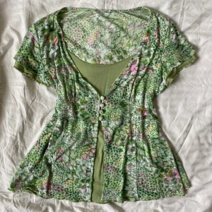 grön blus - mycket bra skick