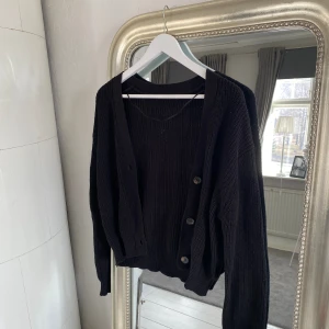 Stickad kofta - Stickad kofta från lager 157 i storlek M.