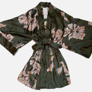 Kimono från Hunkemöller i strl XS/S 💌 Aldrig använd o lappen är kvar!