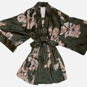 Kimono - Kimono från Hunkemöller i strl XS/S 💌 Aldrig använd o lappen är kvar!