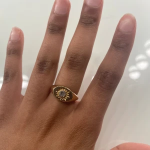 Ringar - URSNYGGA aldrig kommit till användning då jag inte använder ringa men inga skador funkar som nytt. Säljer per stup 15 alla tillsammans 45kr