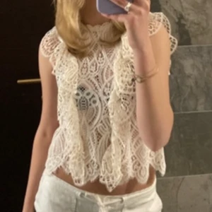Zara spetstopp  - Så fin spetstopp från zara💕 Jättebra skick och perfekt nu till sommar och våren🫶🏼