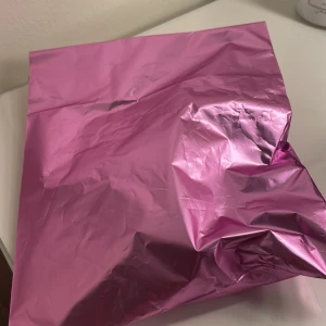 Hemlig ur o Penn påse - En hemlig ur o Penn påse som köptes idag för skojs skull men insåg dessa saker är för barn. Rolig grej till er som har barn. Allt är då oanvänt och inte ens öppnade. Man får tre saker som har värdet av 200 kr