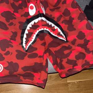 Säljer Bape shorts använda 1gång.