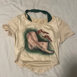 Linne med kattryck🫶 - Sött linne med en katt på🫶 använd ett fåtal gånger🩷 köp nu går bra eller skriv priv om du har frågor🫶