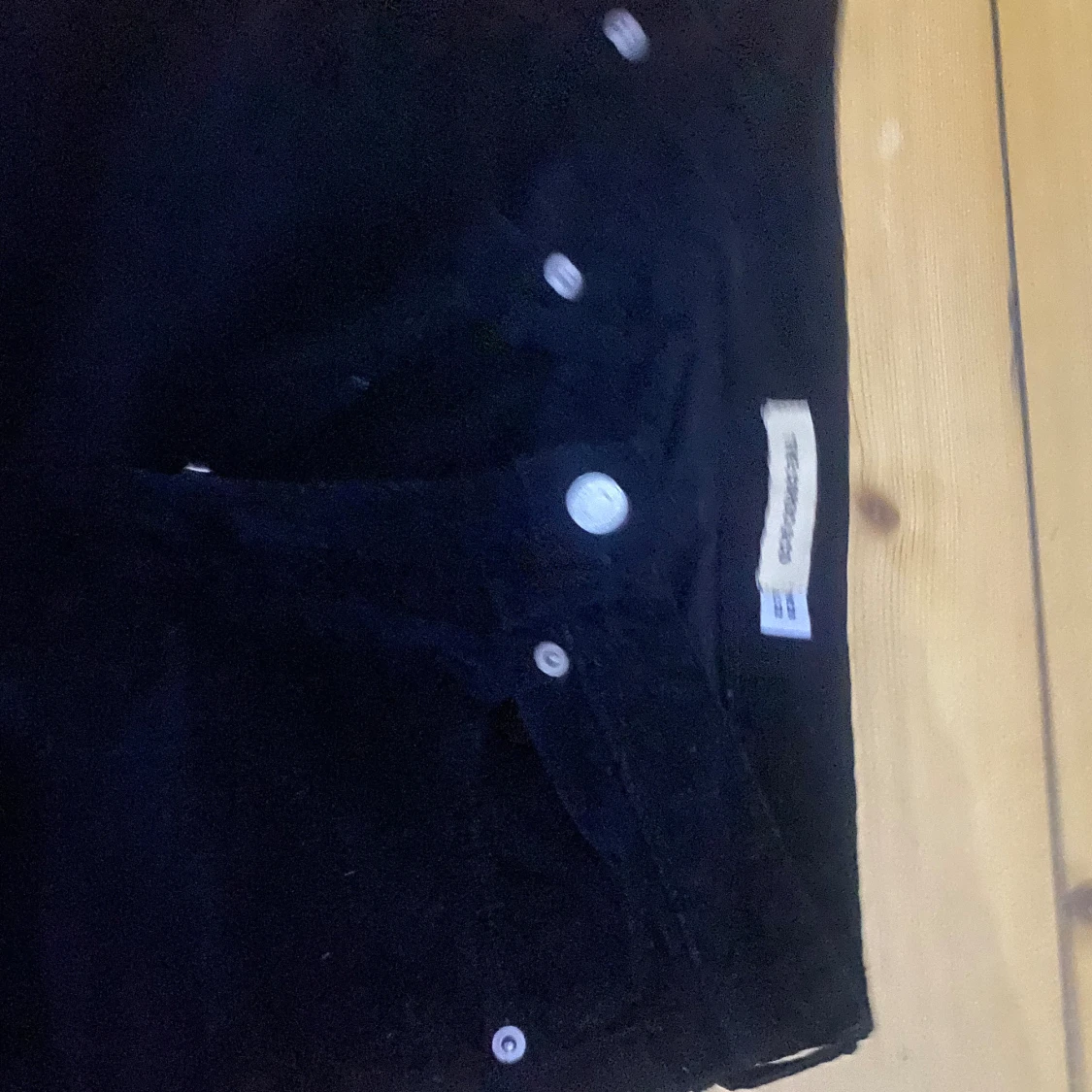 Low waisted svarta byxor.  - 90