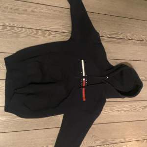 Jätte skön hoodie i storlek S har knappast används. 