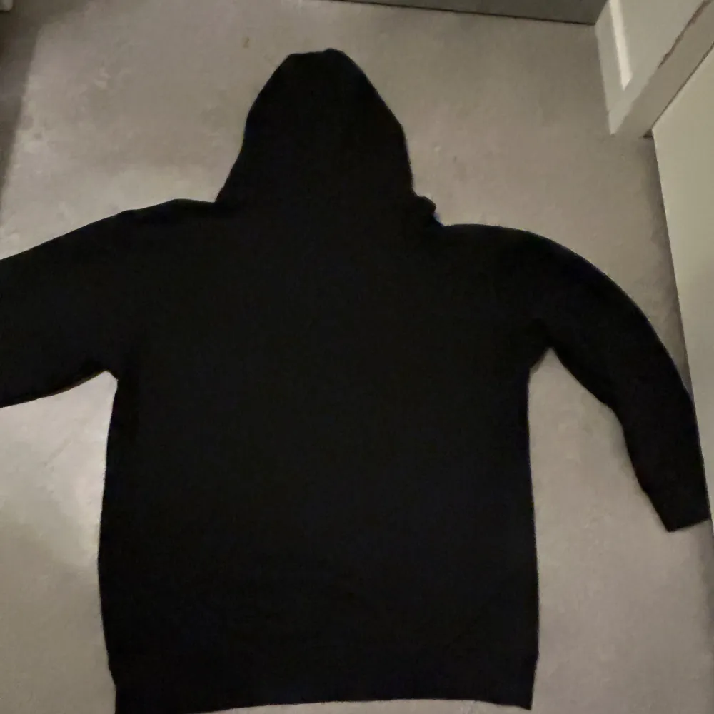 En Burberry tröja i jättebra skick, använd några gånger,skriv vid intresse . Hoodies.