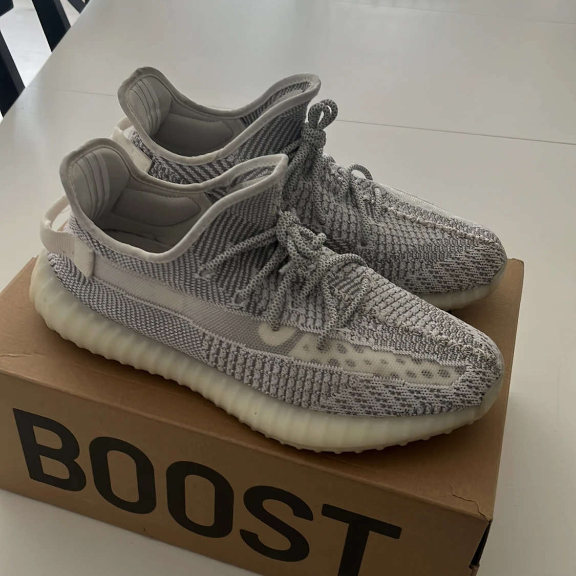  Adidas Yeezy 350 