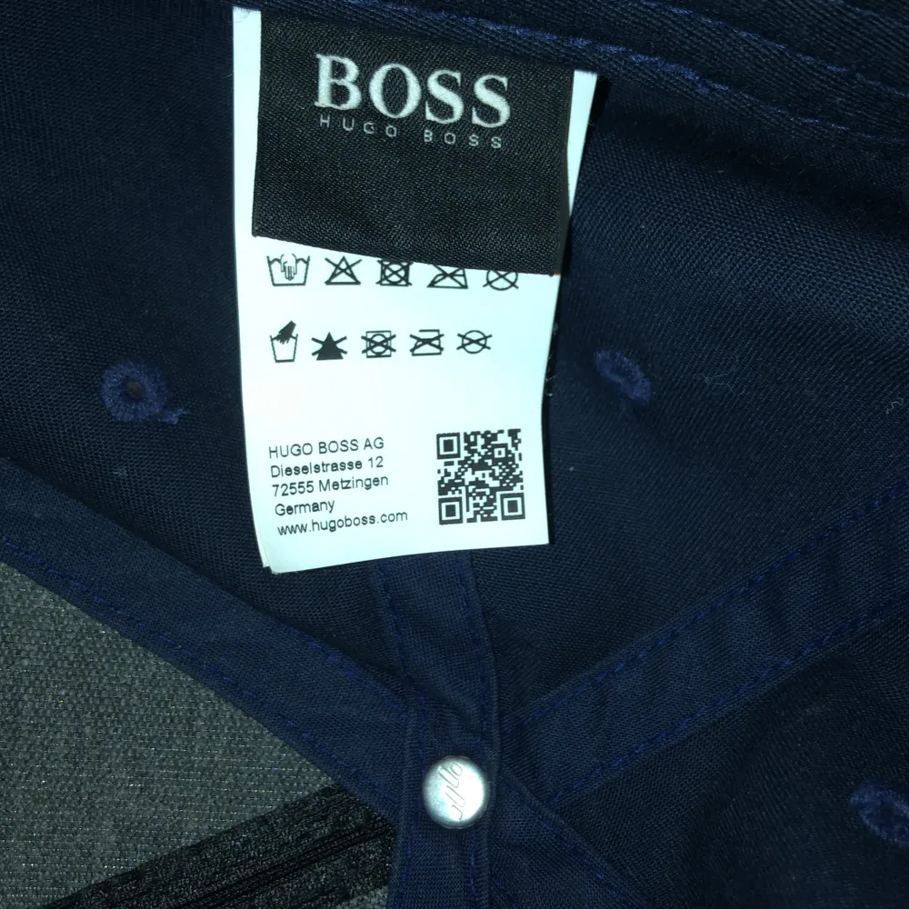 Helt äkta hugo boss keps kan mötas upp eller fraktar den samma dag vid köp. Accessoarer.