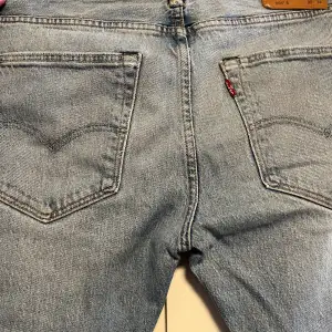 Levis 501 jeans. W32 L30. Ljusblå 