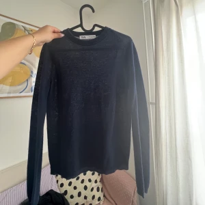 Långärmad tröja i alpacka  - Tunt stickad tröja i alpacka 🩵 aldrig använd! Köparen står för frakt ❣️