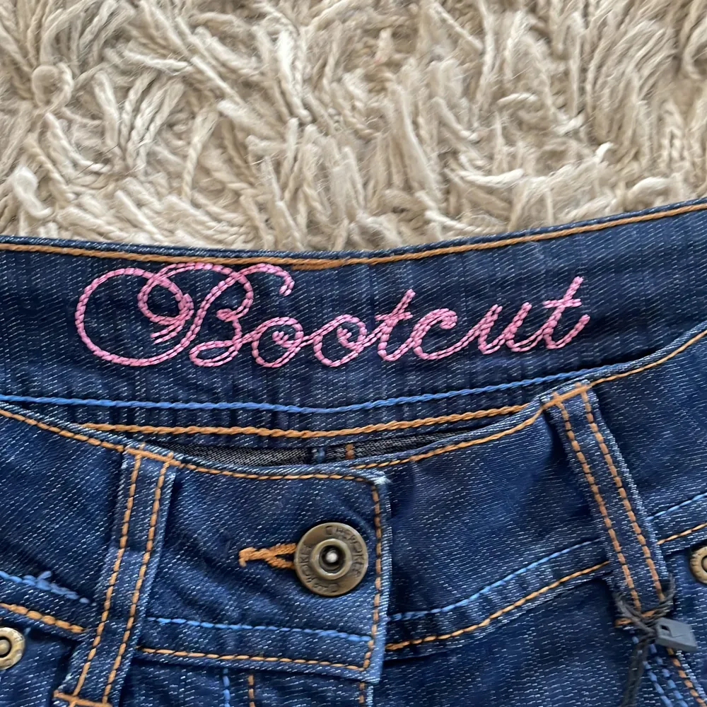 As snygga Bootcut jeans woman som inte kommer till användning!💕🎊 low waist. Jeans & Byxor.