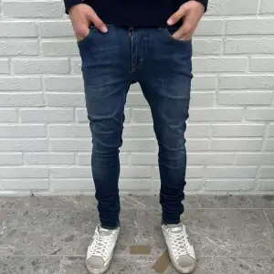 Tiger Of Sweden slim jeans || Nyskick, Riktigt fräscha använda 2 gånger || Passar 170-177 cm || Skriv vid minsta fundering! Mvh, CH 