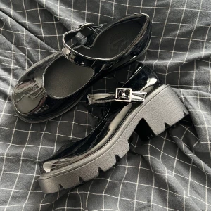 Lackade mary janes - Aldrig använda 