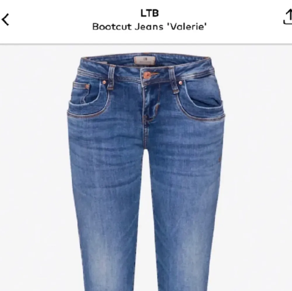 Här säljer jag ett par skit snygga lågmidjade jeans!! . Jeans & Byxor.