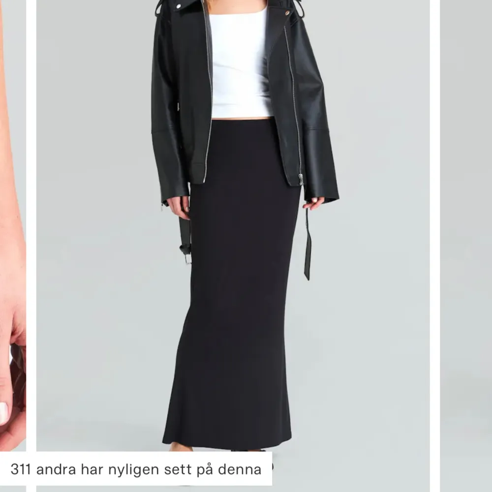 Säljer denna jättefina kjolen från Bikbok, aldrig använd endast testat. Säljer pga för lång för mig😔. Kjolar.