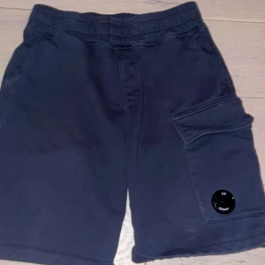 Cp company shorts - Fint skick 9/10 knappt använda storlek 164 nypris ligger på runt 1200